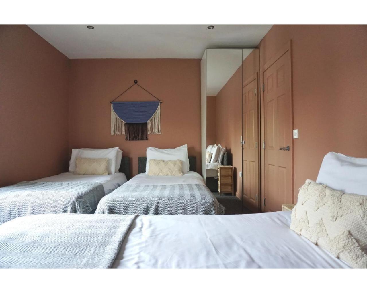 Central Belfast Apartments The Village House Extérieur photo